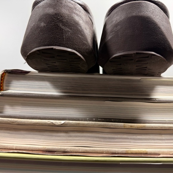 Easy Spirit Women’s Size 8 Brown Leather Slip-On Shoes - Picture 11 of 15